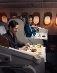 Posiłek na pokładzie Emirates.jpg