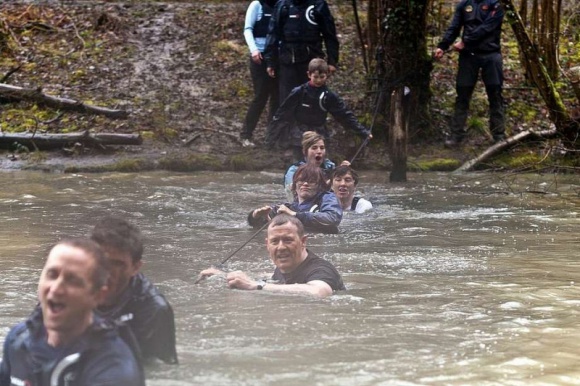 Wielki konkurs. Bear Grylls zaprasza do akademii survivalu Podróże, LIFESTYLE - Jesienią polscy telewidzowie mogą oglądać na antenie Discovery Channel dwa nowe programy prowadzone przez Bear’a Grylls’a. Do końca tego roku potrwa natomiast konkurs, w którym główną nagrodą jest wyjazd do prowadzonej przez mistrza survivalu akademii przetrwania.