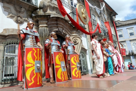 Braga Romana – czyli festiwal portugalskich Rzymian Podróże, LIFESTYLE - Już jutro Braga, jedno z najstarszych miast w Portugalii, jak co roku będzie świętować swoje rzymskie pochodzenie podczas festiwalu Braga Romana. Można wówczas odwiedzić obóz legionistów, zobaczyć walki gladiatorów czy poznać codzienne życie ówczesnych mieszkańców.