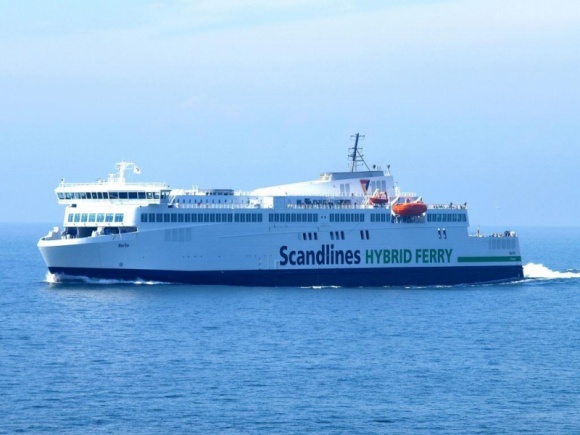 Scandlines otwiera 2017 rok nowym promem, nowymi cenami i programem rabatowym Podróże, LIFESTYLE - Największy przewoźnik promowy w Europie - linie Scandlines, trzeci rok z rządu obniżyły cenę biletów ekonomicznych na trasie z Rostock do Gedser - z 39 Euro na 33 Euro.