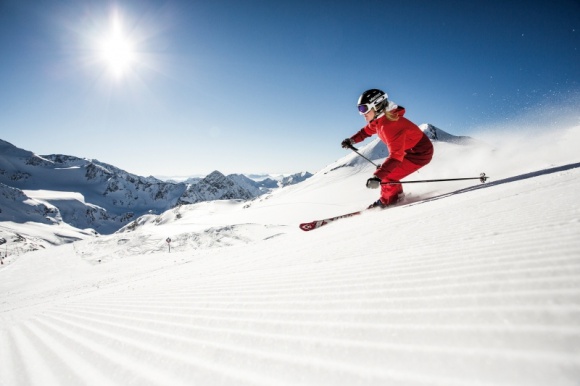 Wiosenna jazda na nartach w Dolinie Stubai Podróże, LIFESTYLE - Znawcy tematu uważają wiosenną jazdę na nartach za najprzyjemniejszą formę aktywności sportowej w Alpach. W Dolinie Stubai wysoko położone tereny narciarskie gwarantują obecność śniegu na stokach oraz mnóstwo okazji do wystawienia się na słońce również późną wiosną.