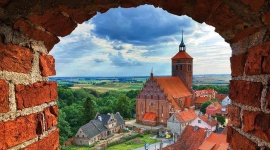 Cudze chwalicie, swego nie znacie: weekend w Polsce Podróże, LIFESTYLE - „Prawdziwa podróż odkrywcza nie polega na szukaniu nowych lądów, lecz na nowym spojrzeniu” – pisał Marcel Proust. Idąc tym tropem, zachęcamy do nowego spojrzenia na Polskę podczas weekendowych podróży, bo jest naprawdę piękna, tylko często po prostu nieodkryta.