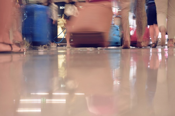 Planujesz wakacje? 6 najczęstszych oszustw, których możesz paść of Podróże, LIFESTYLE - Podczas wakacji każdy chce zrelaksować się i odpocząć. Kiedy przestajemy być czujni, możemy jednak paść ofiarą oszustów, którzy zarabiają na życie wykorzystując nieuwagę turystów.