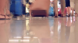 Planujesz wakacje? 6 najczęstszych oszustw, których możesz paść of Podróże, LIFESTYLE - Podczas wakacji każdy chce zrelaksować się i odpocząć. Kiedy przestajemy być czujni, możemy jednak paść ofiarą oszustów, którzy zarabiają na życie wykorzystując nieuwagę turystów.
