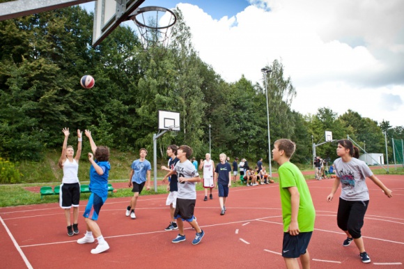 TWOJE DZIECKO TEŻ MOŻE POJECHAĆ NA LAST MINUTE! Podróże, LIFESTYLE - Obozy młodzieżowe z atrakcyjnym programem i w ciekawym miejscu to spełnienie marzeń młodych ludzi.