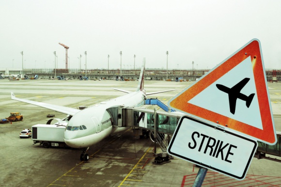 Warto walczyć o odszkodowania za odwołane loty Ryanair Podróże, LIFESTYLE - Ryanair musi się zmierzyć z kolejnymi protestami pracowników. Do pilotów ze Szwecji, Belgii i Irlandii, którzy zapowiedzieli strajk w dniu 10 sierpnia 2018 r. dołączyli również niemieccy piloci.