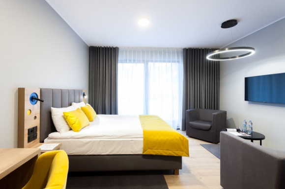 Hotel Number One zaprasza na Wielkanoc Podróże, LIFESTYLE - Gdański Number One przygotował kolejną ofertę świąteczną. Goście będą mogli skorzystać z pakietów wielkanocnych, w ramach których czeka na nich m.in. malowanie pisanek, uroczyste posiłki oraz świąteczna niespodzianka w pokoju. Ceny pobytu rozpoczynają się od 303 zł/os za noc.