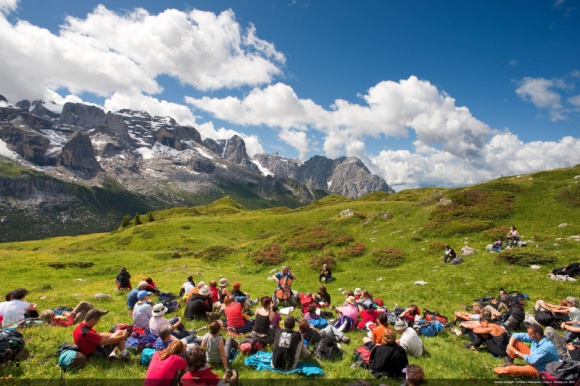 Muzyka w rytmie natury – „Sounds of the Dolomites” 2019 Podróże, LIFESTYLE - Dźwięki instrumentów połączone z fascynującymi odgłosami natury. Po raz kolejny w malowniczej scenerii włoskiego Trentino, w samym sercu Dolomitów, odbędzie się festiwal „Sounds of the Dolomites”. W tym roku wydarzenie będzie trwać od 28 czerwca do 15 września.