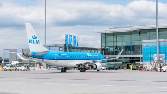 Port Lotniczy Wrocław: już ponad 1,2 mln pasażerów Podróże, LIFESTYLE - W maju wrocławskie lotnisko obsłużyło ponad 10% pasażerów więcej niż rok temu. Imponujący wzrost odnotowali przewoźnicy sieciowi, bardzo dynamicznie przybywa też podróżnych w ruchu czarterowym.
