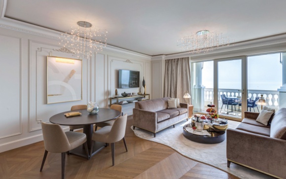 Hôtel de Paris w Monte Carlo Podróże, LIFESTYLE - Monte Carlo to najpopularniejsza dzielnica Monako. W jej sercu w 1864 roku obok najbardziej znanego na świecie kasyna powstał prestiżowy Hôtel de Paris.